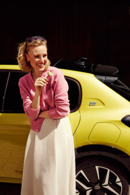 Victoria Karner Fashionshooting Peugeot 